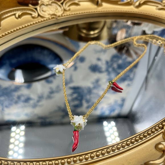 🆕 LES NEREIDES 🧿 Red Chillies and Flowers Pendant Necklace - Picture 5 of 12